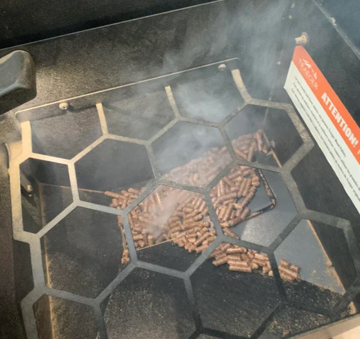 smoke out of hopper of tareger pellet grill